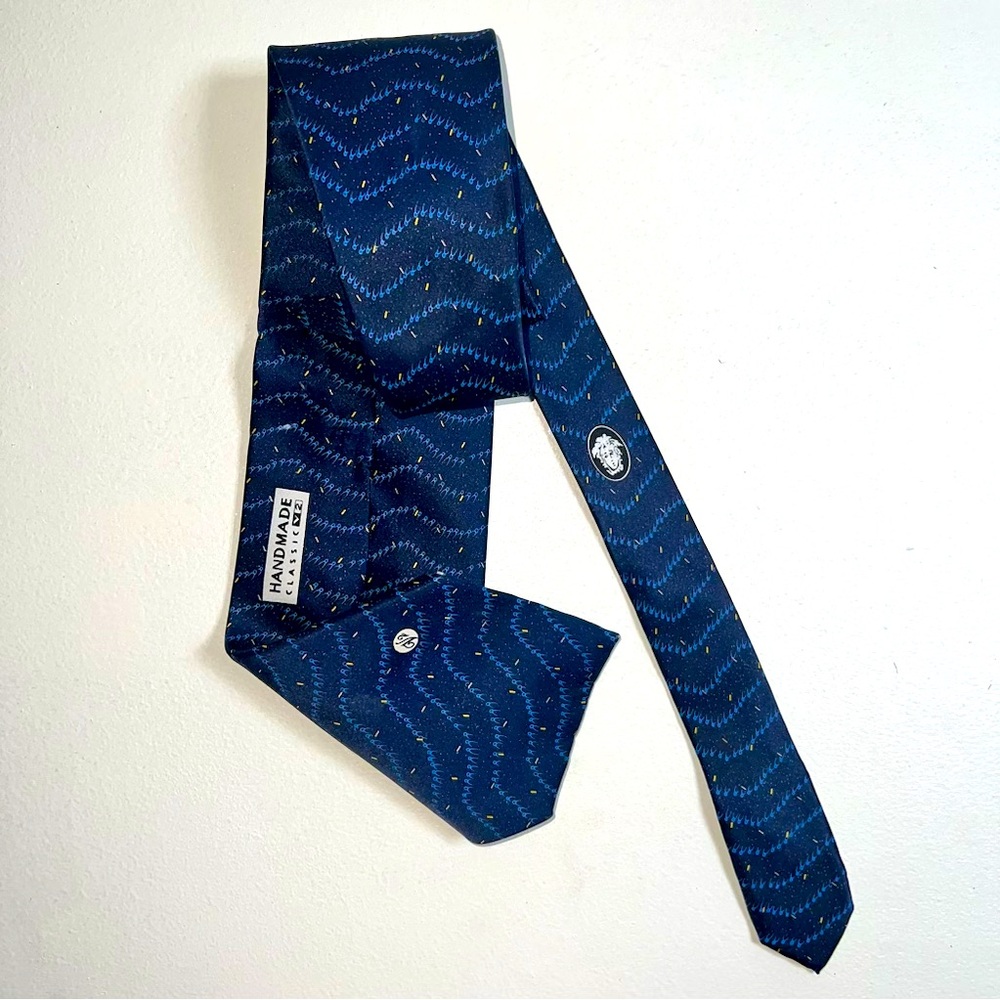 💙 Versace V2 100% Silk Tie Italian blue EUC vintage handmade